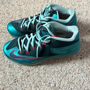 Lebron 11 lows “turbo green”